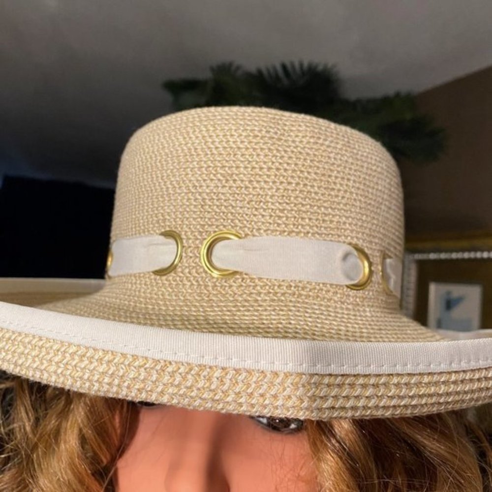Special occasion white ribbon round hat - Picture 2 of 6